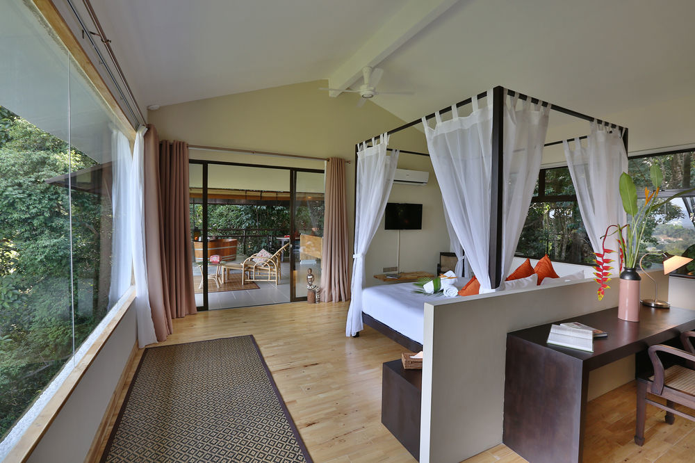 Ambong Rainforest Retreat Pantai Tengah  Exterior photo