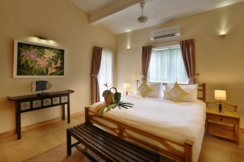 Ambong Rainforest Retreat Pantai Tengah  Exterior photo