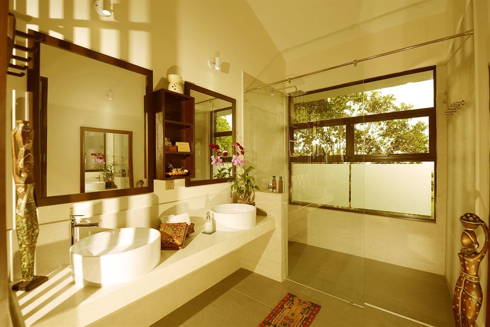 Ambong Rainforest Retreat Pantai Tengah  Exterior photo
